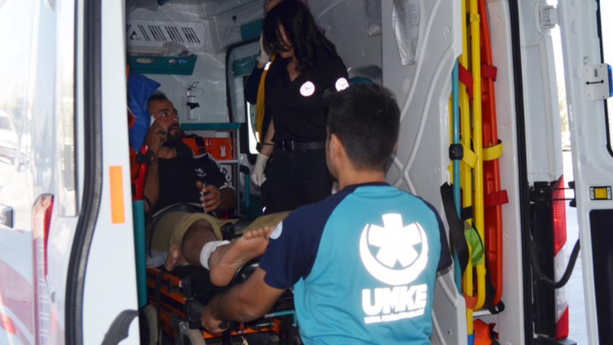 Aksaray'da çiftçi köpekleri uzaklaştırmak istedi! Havaya ateş ettiği silah kendini yaraladı