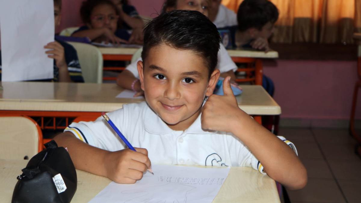 Adana'da lösemiyi atlatan küçük Kuzey Deniz okula başladı