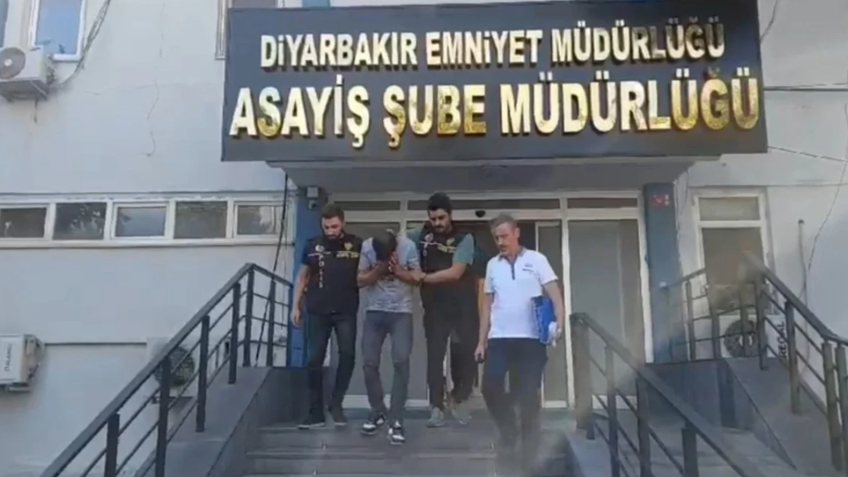 Diyarbakır'da ATM'lerde yardım bahanesiyle 13 kişinin kartını çalan kişi suçüstü yakalandı