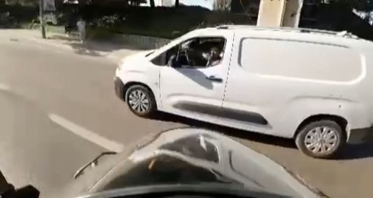 Bursa'da motosikletin önüne kıran otomobil sürücüsü küfür etti