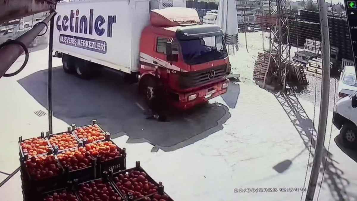 Konya'da kapısına tutunup gitmek istediği kamyonun altında kaldı