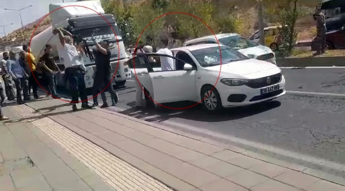 Mardin'de trafikte taşlı-yumruklu yol vermeme kavgası