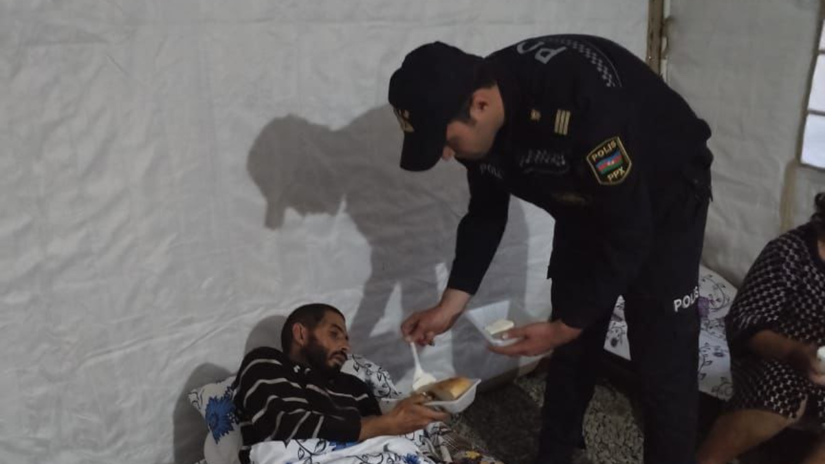 Azerbaycan Acil Durumlar Bakanlığı, Karabağ'daki Ermeniler için çadırkent kurdu