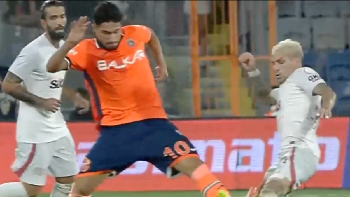 Galatasaray cephesi, Başakşehirli Berkay Özcan için kırmızı kart bekledi