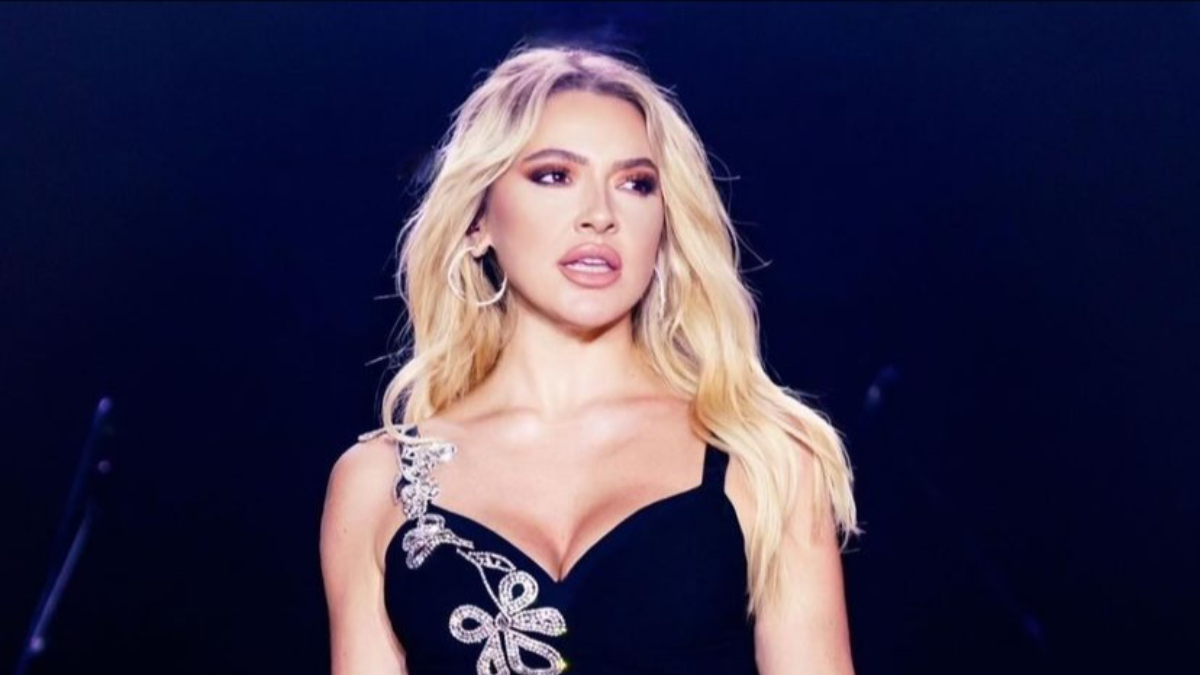 Hadise üstsüz fotoğrafını paylaştı! Kimse sen gibi sevmiyor...