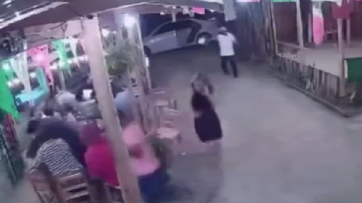 Meksika'da bara düzenlenen silahlı saldırıda 2 kişi hayatını kaybetti