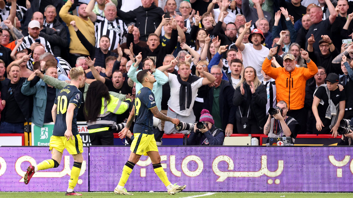 Newcastle United, Sheffield United'a tarihi fark attı!