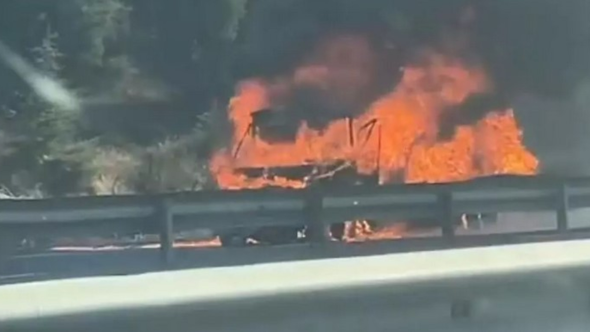 Düzce'de alev alan araçtaki sürücü hayatını kaybetti