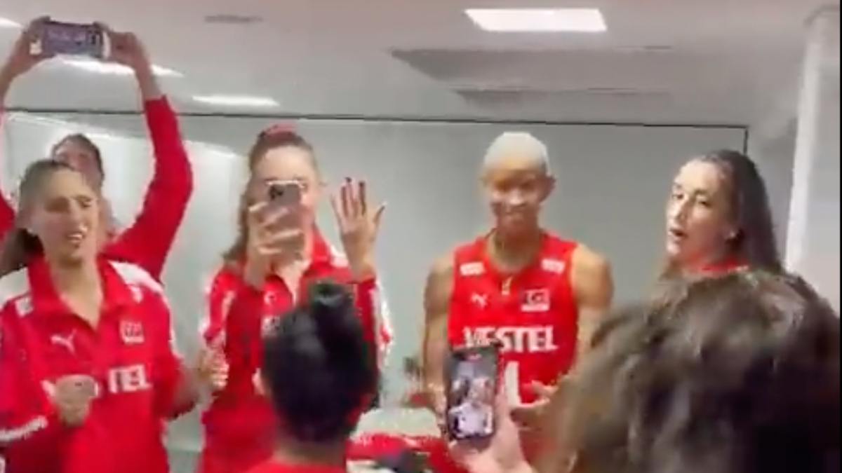 Filenin Sultanları galibiyeti Erik Dalı ile kutladı