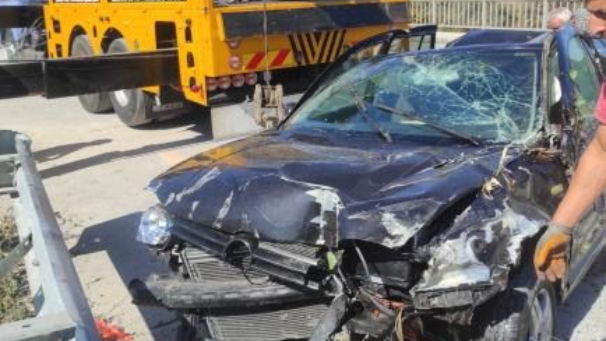 Sakarya'da korkunç kaza: Kontrolden çıkan otomobil dere yatağına düştü