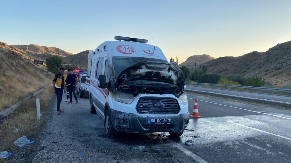 Yozgat'ta seyir halindeki ambulans yandı