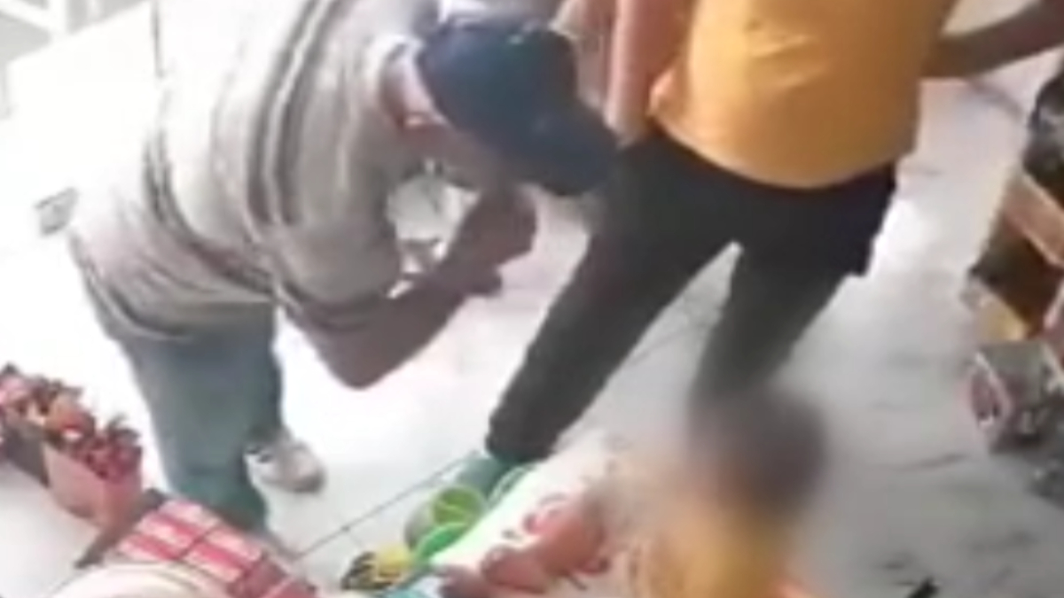 Adana'da bebeğini eliyle taciz eden adamı darbetti