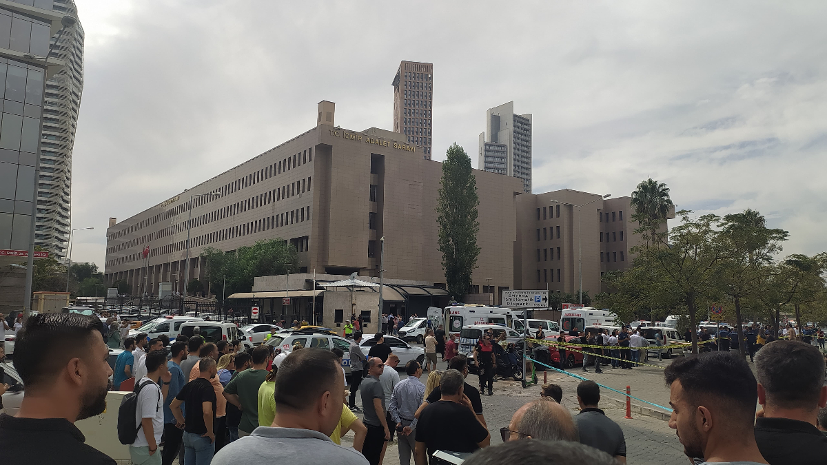 İzmir Adliye binası önünde silahlı çatışma! Yaralılar var...