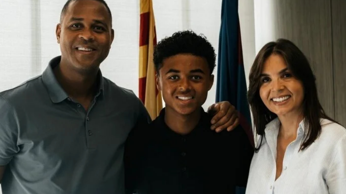 Patrick Kluivert'ın oğlu, Barcelona'ya imza attı