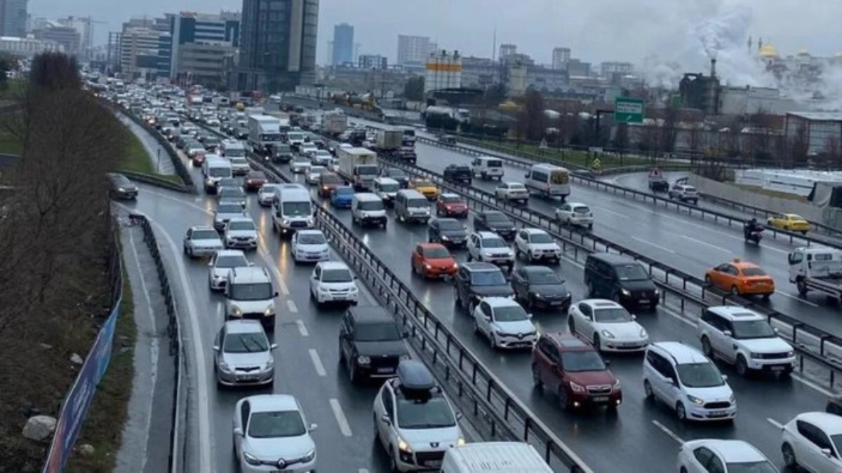 İstanbul'da trafik yoğunluğu! Yüzde 60'ın üstüne çıktı....