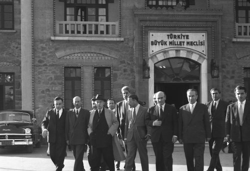 Cumhuriyet dönemine ışık tutan kitap: Cumhuriyet'in Kuruluş Savaşları