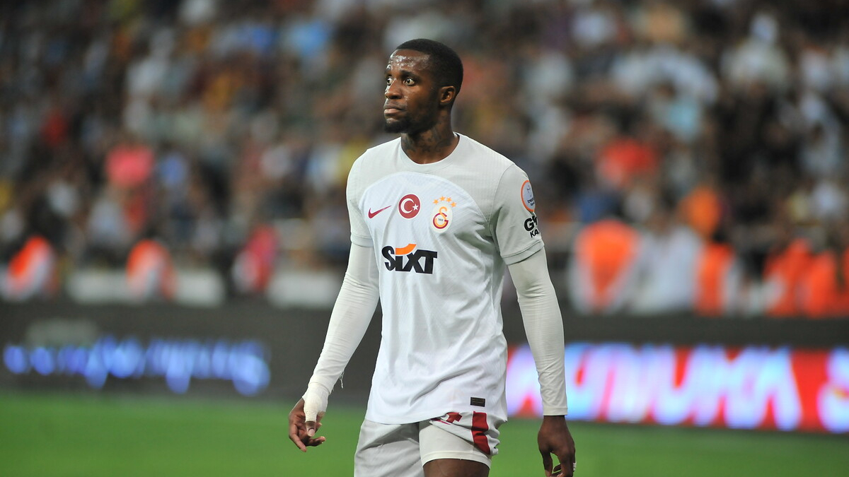 Okan Buruk'tan Wilfried Zaha kararı