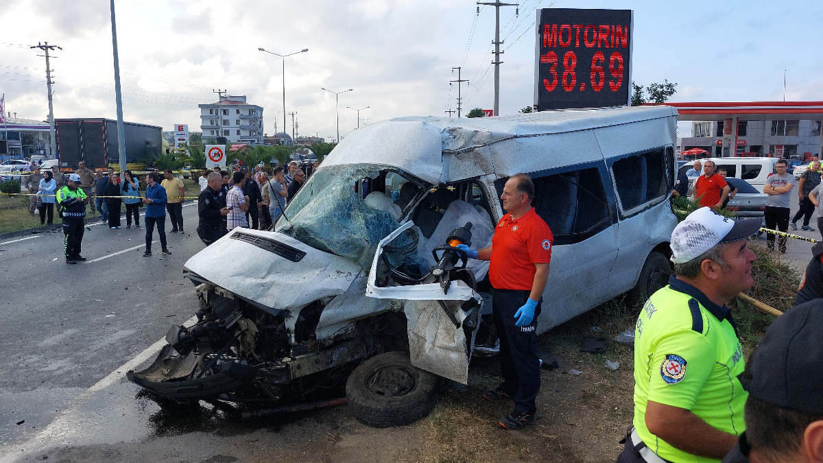 Samsun'da tır ile okul servisi çarpıştı: 1 ölü 6 yaralı