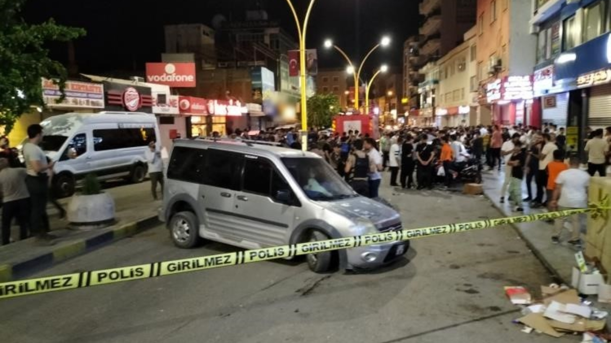 Şırnak'ta iki araç kafa kafaya girdi: 5 yaralı