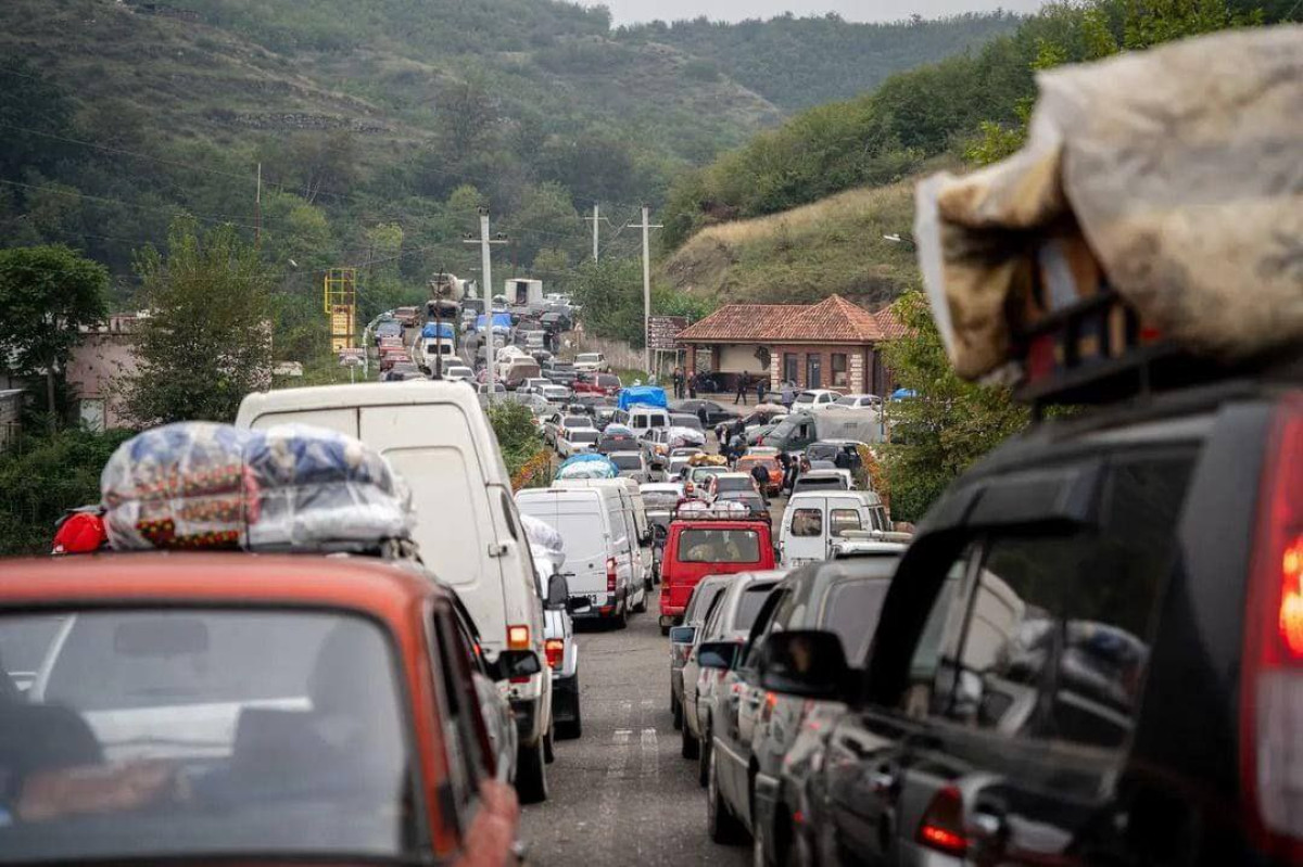 Karabağ'dan Ermenistan'a geçen Ermenilerin sayısı 50 bine yaklaştı