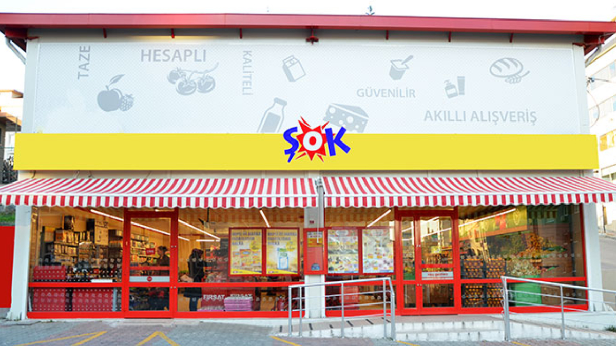 Lüks markalar ŞOK aktüel'de! Ucuza New Balance, Michael Kors, Guess, Columbia...