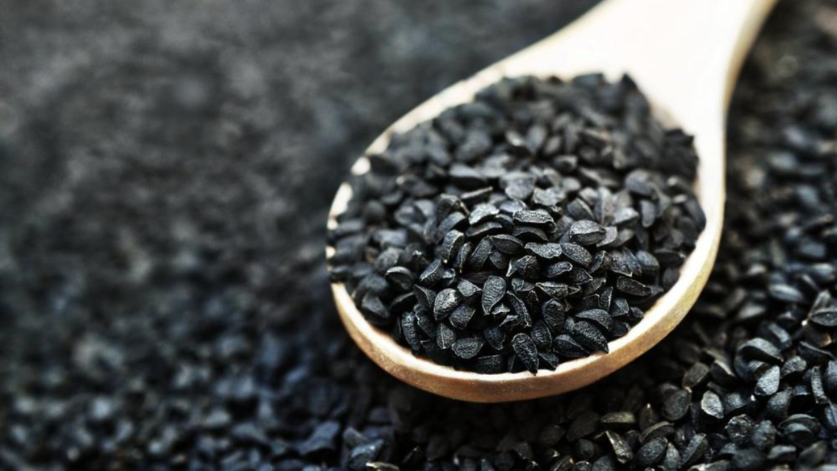 Menopoza giren her kadın içiyor! Geceleri 1 kaşık, rahmi onarıyor...