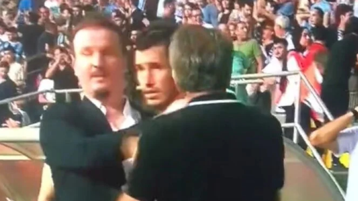 Şenol Güneş, Salih Uçan'ı iterek soyunma odasına gönderdi