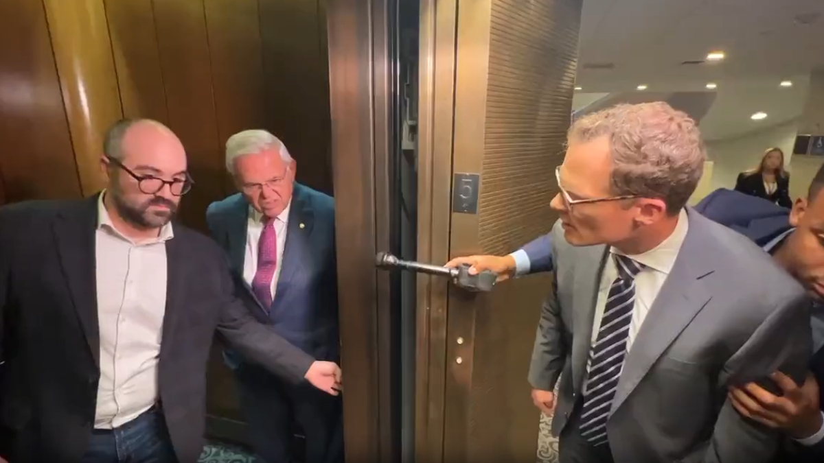 Rüşvetle suçlanan Bob Menendez'e istifa baskısı: Ben masumum