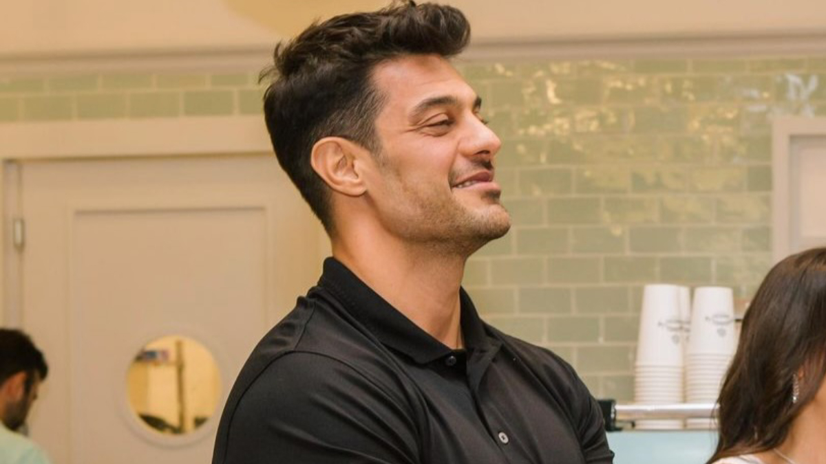 Hadise'nin ardından Mehmet Dinçerler aradığı aşkı buldu! Bir kitabı iki kere okumuyor...