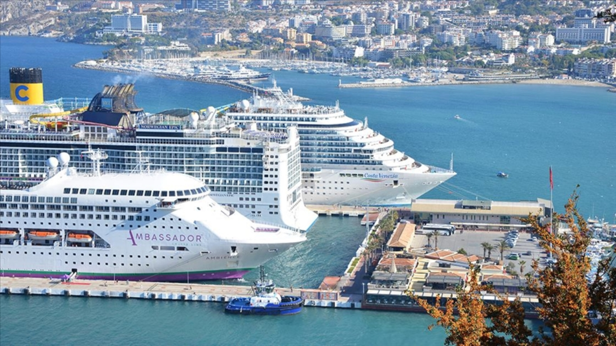 Gemi ve turist sayısı arttı! Kruvaziyer yolcu sayısı 8 ayda 906 bini geçti