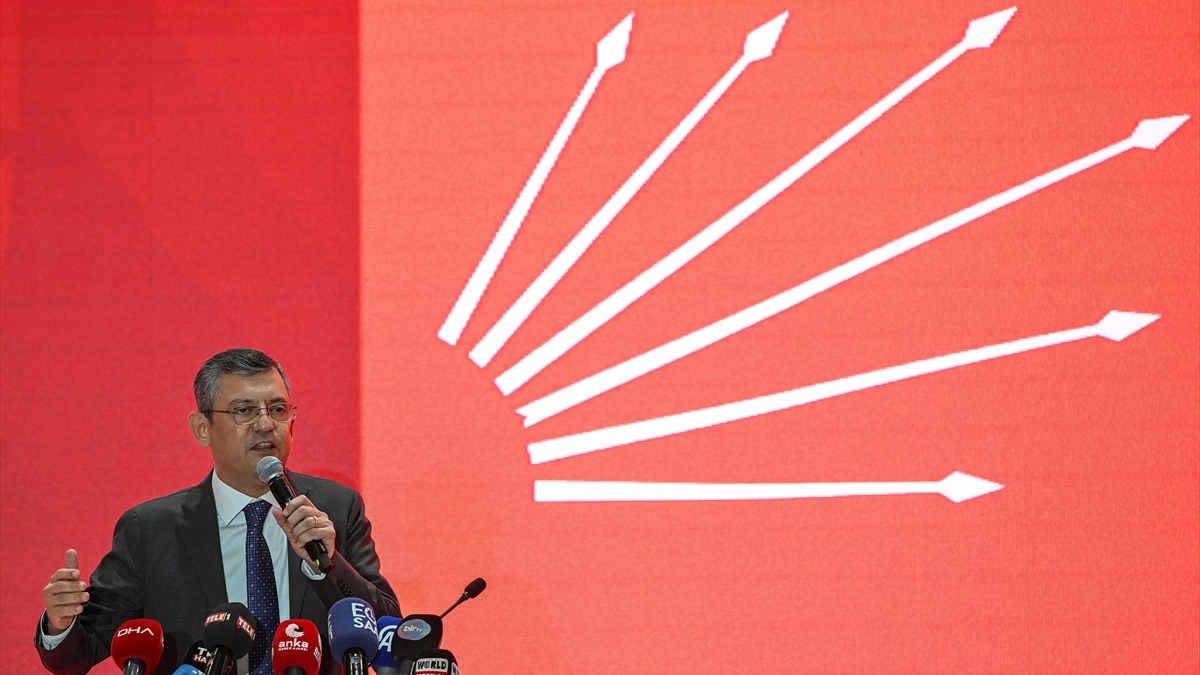 Özgür Özel'den TSK'ya iftira atan Sezgin Tanrıkulu'na destek: 'Linç edecek hiçbir şey görmüyorum'