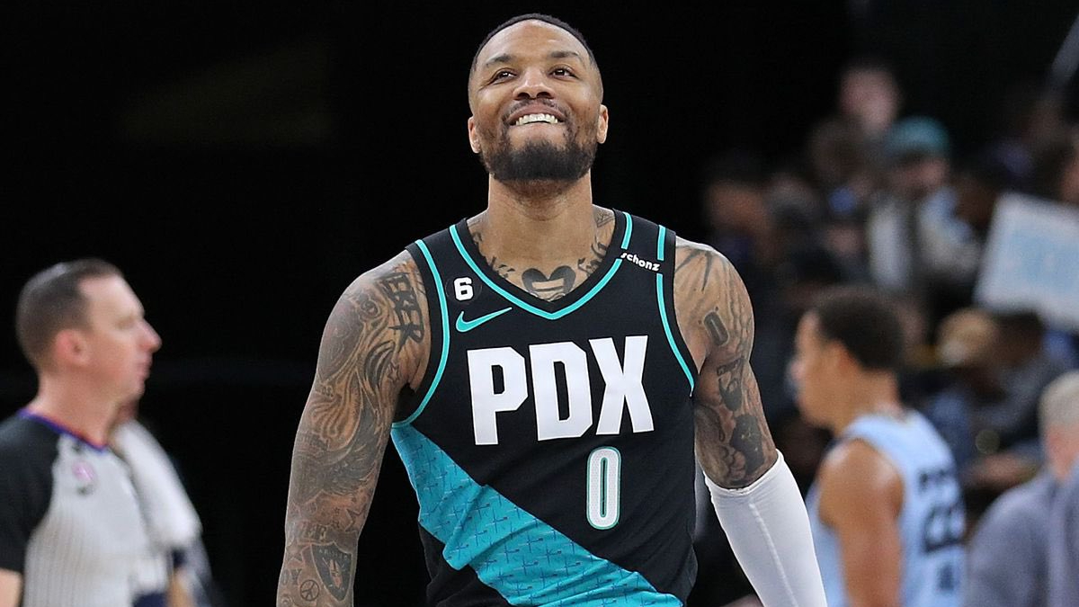 Yıldız basketbolcu Damian Lillard, Milwaukee Bucks'a gitti