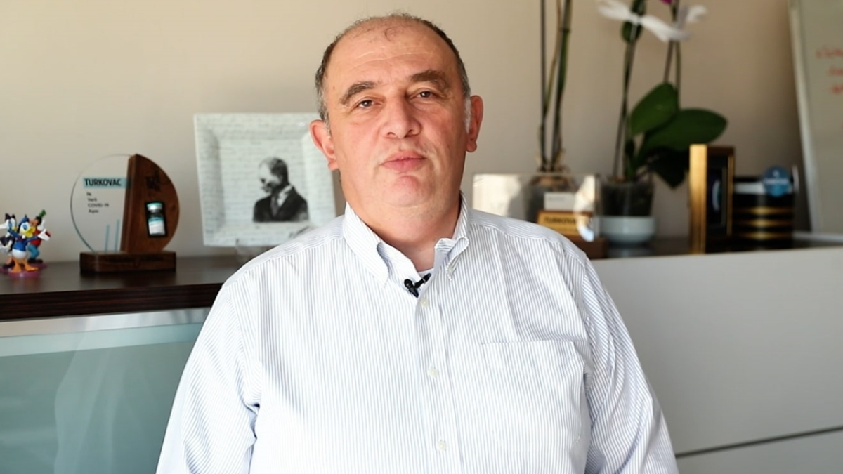 Fahrettin Koca paylaştı: Ateş Kara, Kovis-19'un eris varyantını anlattı