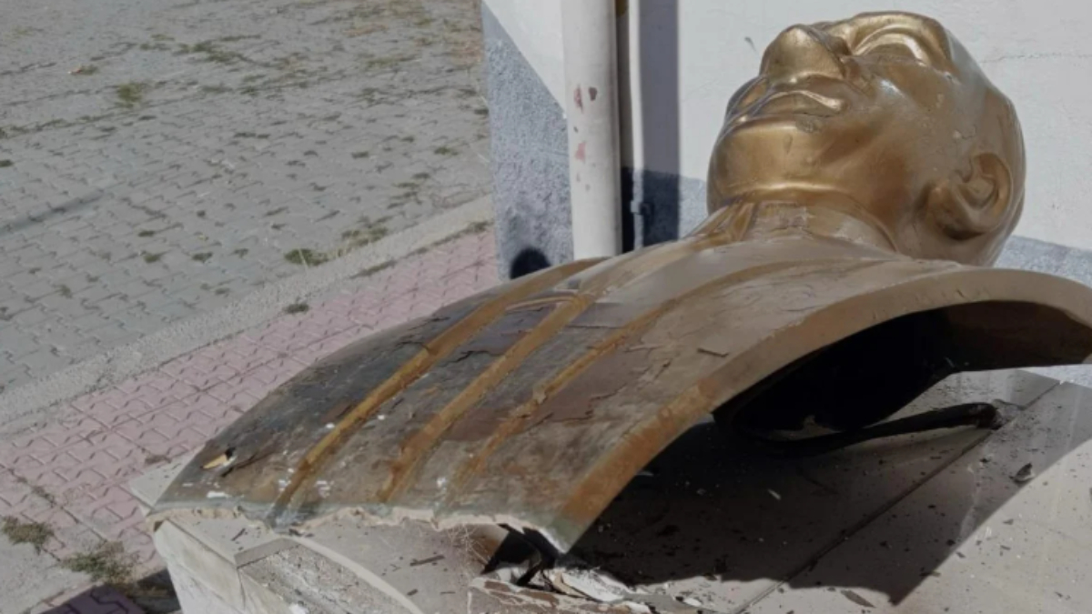 Niğde'de Atatürk büstüne saldırı! 2 kişi yakalandı