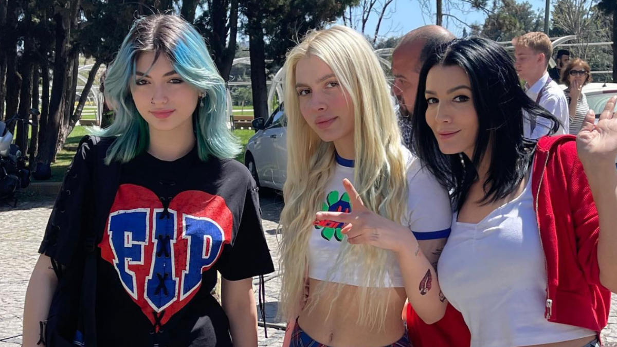 Aleyna Tilki'nin annesi başörtüsü taktı! Havva Öztel'in o pozu sosyal medyayı salladı