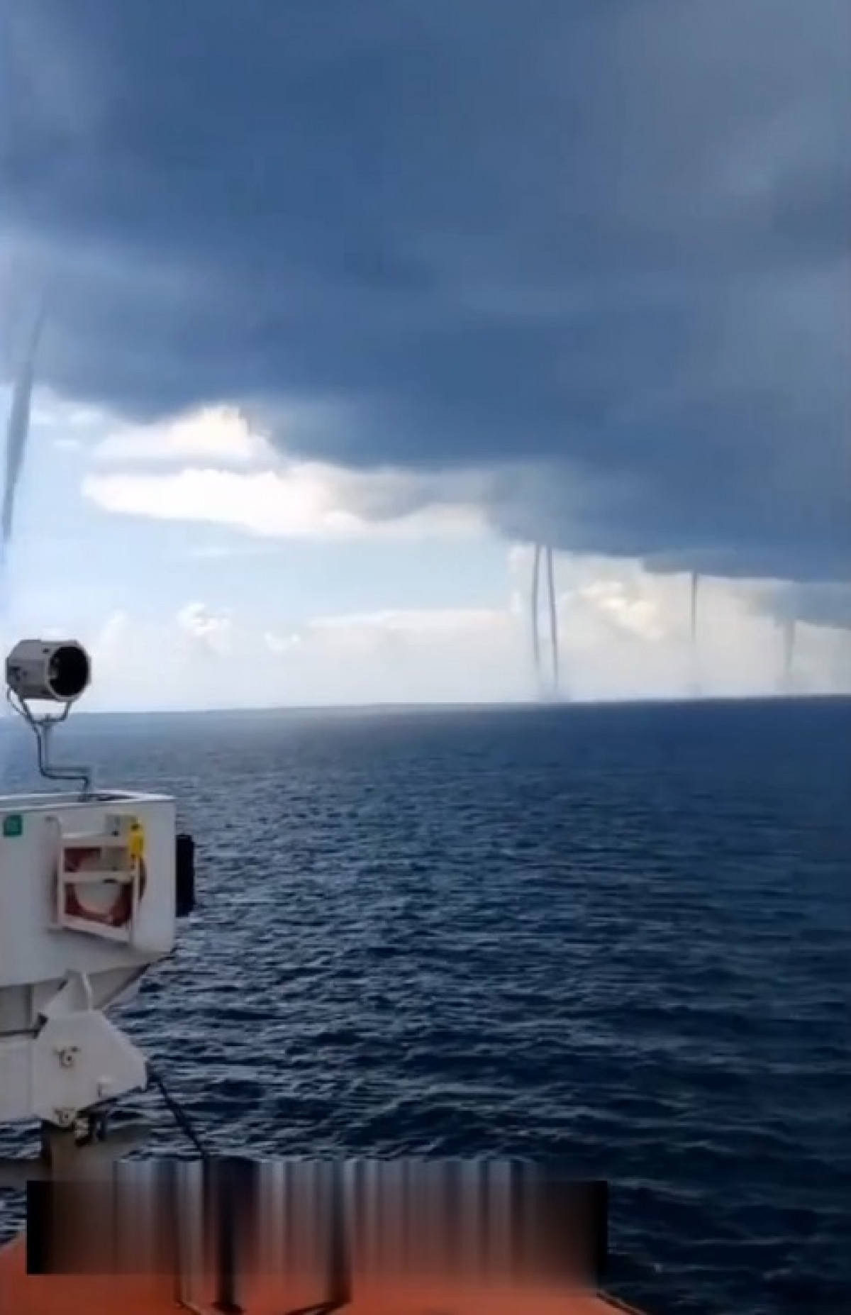 İskenderun'da sağanak çok sayıda hortum oluşturdu