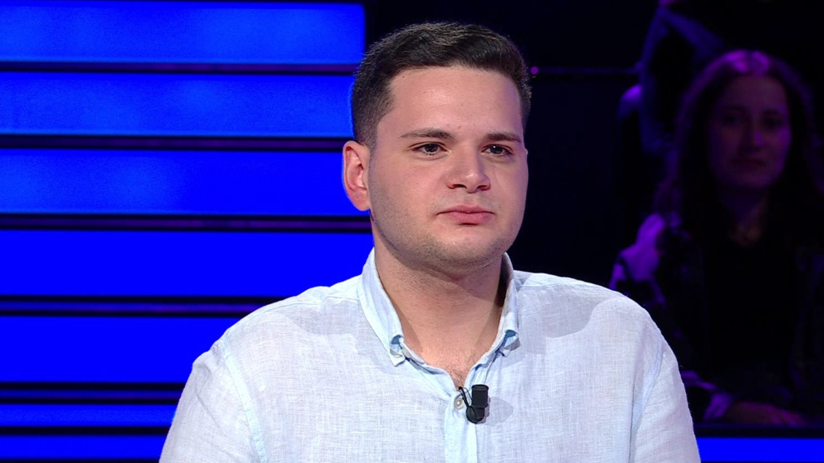 Kim Milyoner Olmak İster'de heyecan dorukta! Ahmet Talha Dağlı 1 milyon TL'lik soruya cevap verecek mi?