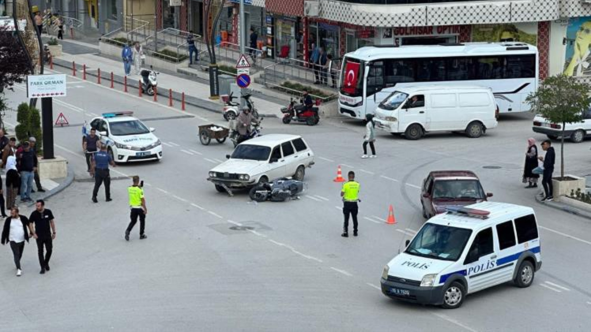 Burdur'da otomobille çarpışan motosikletin sürücüsü yaralandı