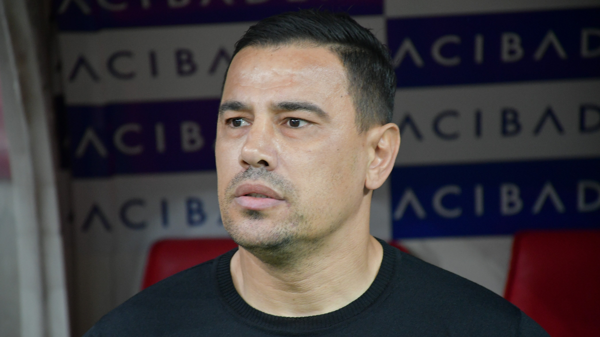 Kayserisporlu taraftarlardan Başakşehir'in hocası Çağdaş Atan'a tepki