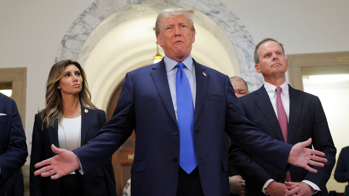 Trump mahkemede: "Tüm zamanların en büyük cadı avının devamı"