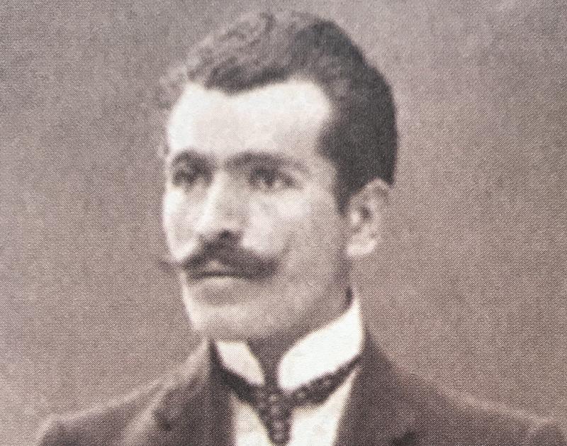 Küçük yaşlarda şiirle tanışan, tercüme eserlerle bilinen bir şair: Faik Ali Ozonsoy