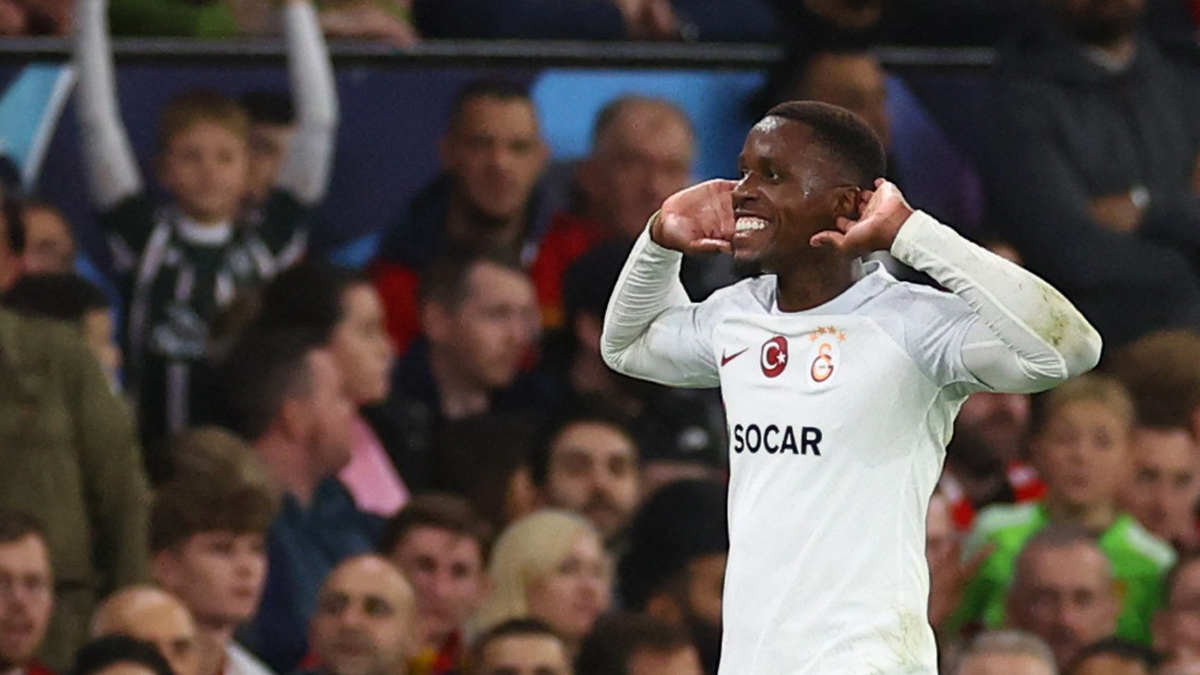 Wilfried Zaha'nın golü Manchester United tribünlerini çıldırttı