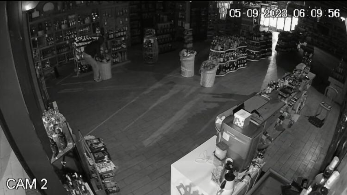 İstanbul'da bir tekel dükkanı dakikalar içinde soyuldu