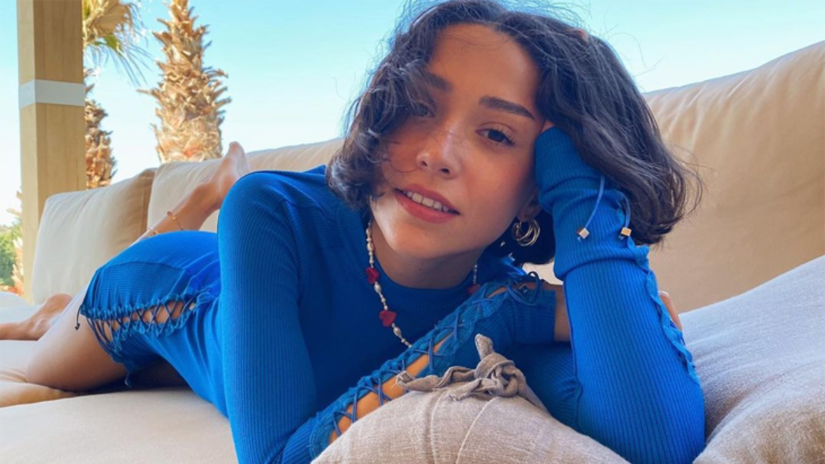 Zeynep Bastık'ın cesur Paris pozları olay yarattı! 'Alev aldı buralar'