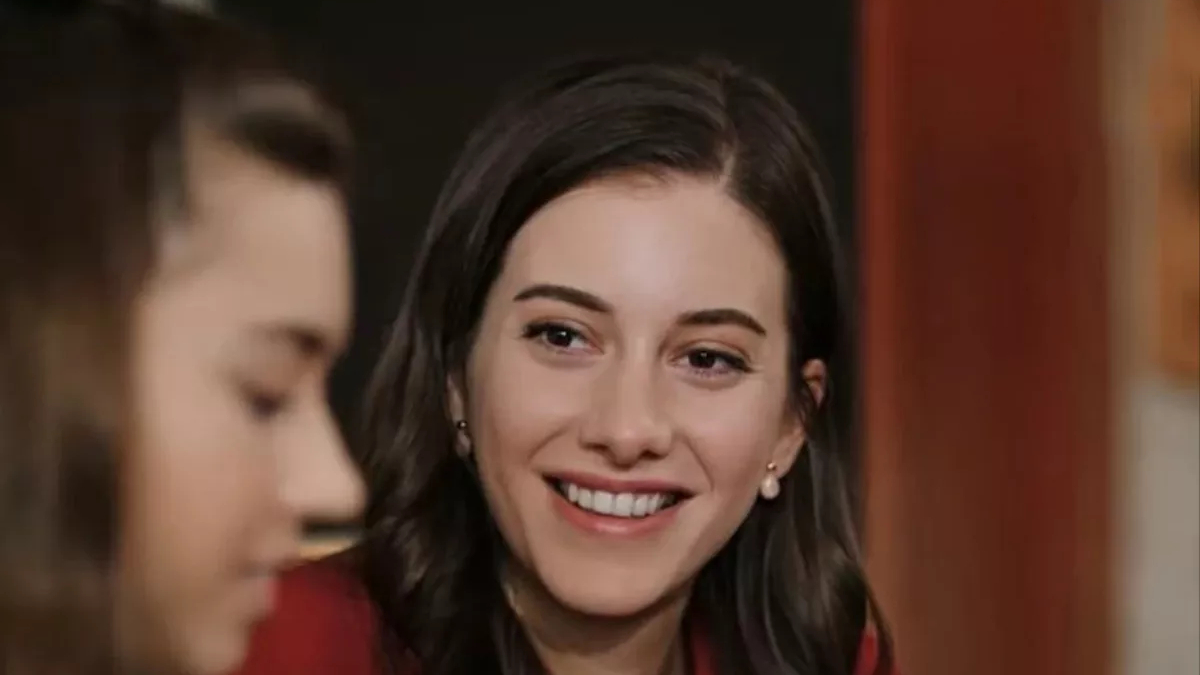 Beril Pozam kumsala sere serpe uzandı! Görenin dili tutuldu: "Hepsinin en iyisi..."