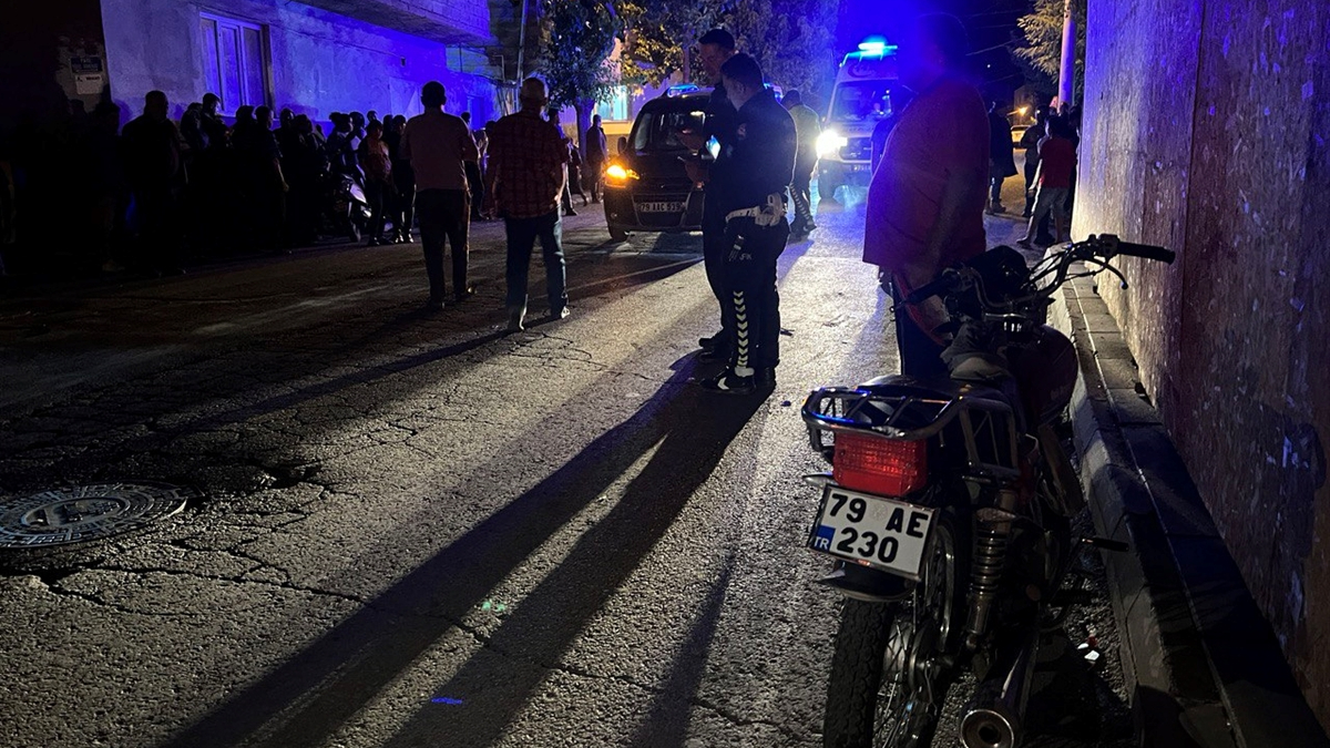 Kilis'te hafif ticari araçla motosikletin çarpıştı: 2 yaralı