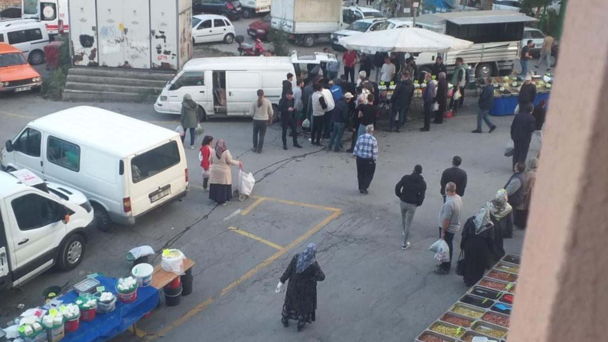 Kütahya'da pazarda yaşanan park yeri kavgasında 2 kişi yaralandı