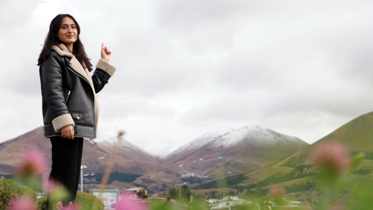 Erzurum'a mevsimin ilk karı düştü