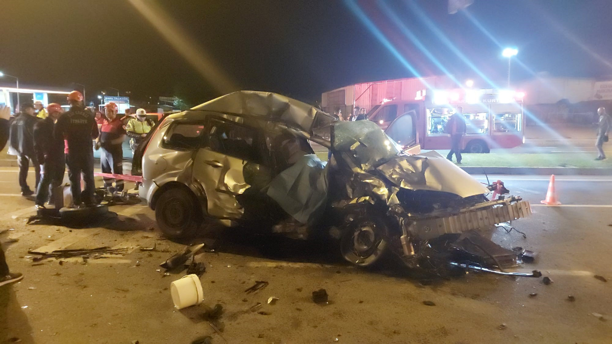 Zonguldak'ta bariyeri geçip karşı şeride geçti: 1 ölü, 2 yaralı