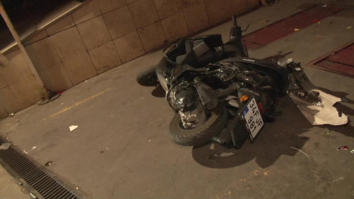İstanbul Ataşehir’de motosikletle çarpışan motosikletin sürücüsü yaralandı